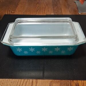 Pyrex Casserole Snowflake Baking Dish 575-B with Glass Lid